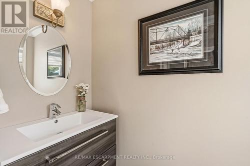 600 Deborah Crescent, Burlington, ON - Indoor Photo Showing Bathroom