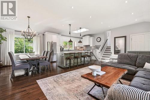 600 Deborah Crescent, Burlington, ON - Indoor Photo Showing Living Room