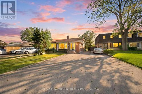 1251 FAIRDALE DRIVE  Mississauga, ON L5C 1K3