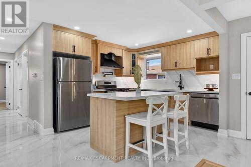 83 Riverdale Drive, Hamilton, ON - Indoor Photo Showing Kitchen