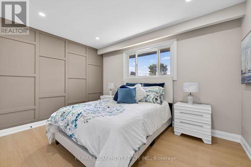 83 Riverdale Drive, Hamilton, ON - Indoor Photo Showing Bedroom
