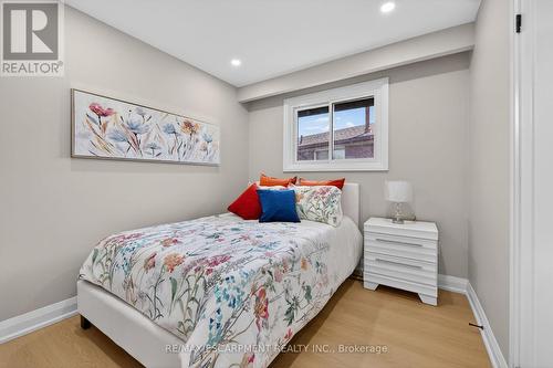 83 Riverdale Drive, Hamilton, ON - Indoor Photo Showing Bedroom