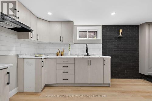 83 Riverdale Drive, Hamilton, ON - Indoor Photo Showing Kitchen