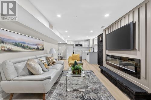 83 Riverdale Drive, Hamilton, ON - Indoor Photo Showing Living Room