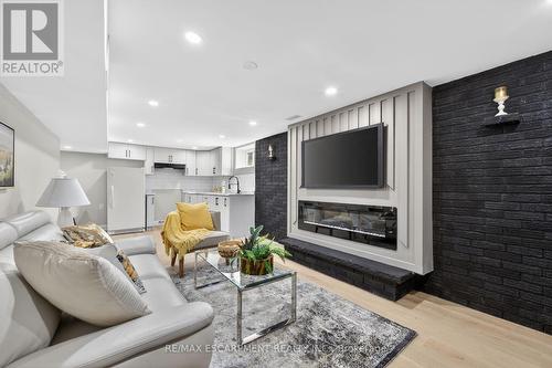 83 Riverdale Drive, Hamilton, ON - Indoor Photo Showing Living Room