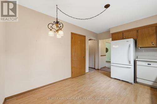 5 Bethune Boulevard, Toronto, ON - Indoor Photo Showing Kitchen