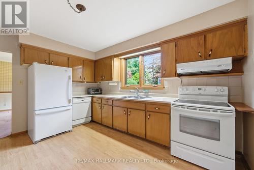 5 Bethune Boulevard, Toronto, ON - Indoor Photo Showing Kitchen With Double Sink