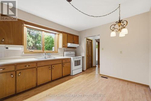 5 Bethune Boulevard, Toronto, ON - Indoor Photo Showing Kitchen With Double Sink