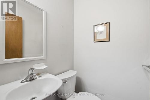 5 Bethune Boulevard, Toronto, ON - Indoor Photo Showing Bathroom