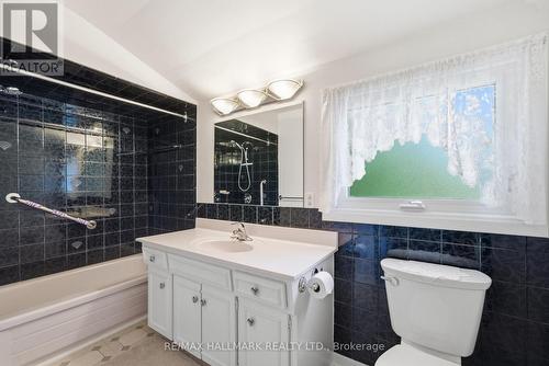 5 Bethune Boulevard, Toronto, ON - Indoor Photo Showing Bathroom