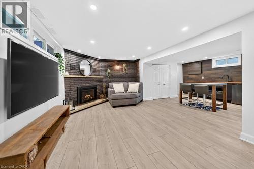 118 West 33Rd Street, Hamilton, ON - Indoor With Fireplace
