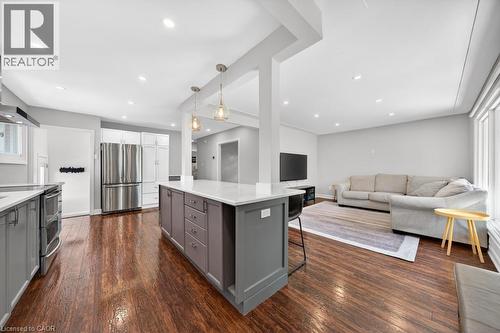 118 West 33Rd Street, Hamilton, ON - Indoor Photo Showing Kitchen With Upgraded Kitchen