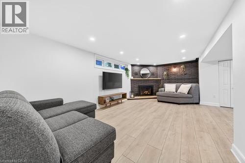 118 West 33Rd Street, Hamilton, ON - Indoor With Fireplace