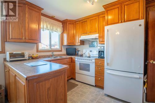 617 Mcnabb St, Sault Ste. Marie, ON - Indoor Photo Showing Kitchen With Double Sink