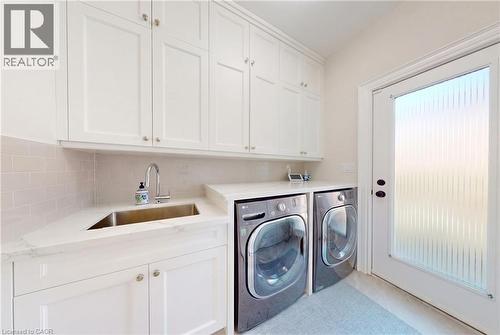 33 Golfview Crescent, Dundas, ON - Indoor Photo Showing Laundry Room