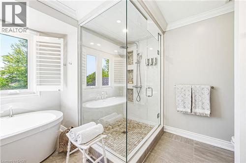 33 Golfview Crescent, Dundas, ON - Indoor Photo Showing Bathroom