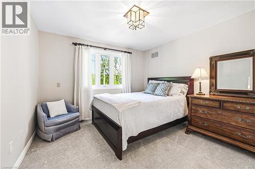 33 Golfview Crescent, Dundas, ON - Indoor Photo Showing Bedroom