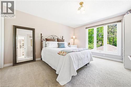 33 Golfview Crescent, Dundas, ON - Indoor Photo Showing Bedroom