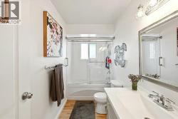 Mainlevel 4-piece bathroom - 