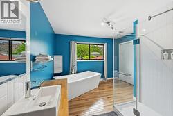 Primary bedroom ensuite - main level - 