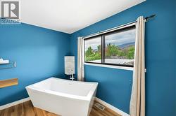 Ensuite - main level - 