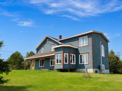 435 Ch. Julien Les Îles-De-La-Madeleine, QC G4T 1K5