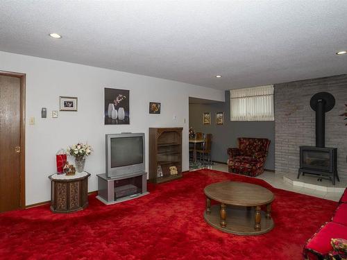 149 Masters Street, Thunder Bay, ON - Indoor Photo Showing Living Room With Fireplace