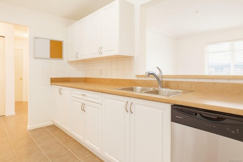 #207-2568 Dingwall St, Duncan, BC - Indoor Photo Showing Kitchen With Double Sink