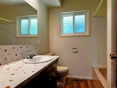 3246 Gibbins Rd, Duncan, BC 