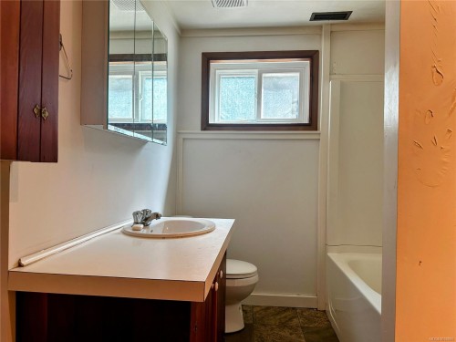 3246 Gibbins Rd, Duncan, BC 