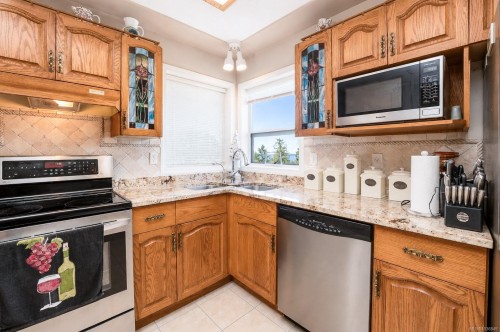5200 Polson Terr, Saanich, BC 