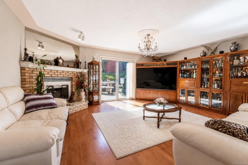 5200 Polson Terr, Saanich, BC 