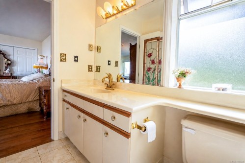 5200 Polson Terr, Saanich, BC 