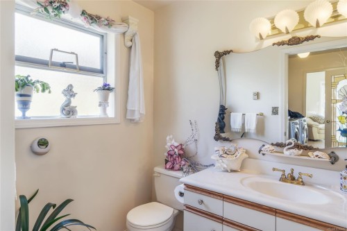 5200 Polson Terr, Saanich, BC 