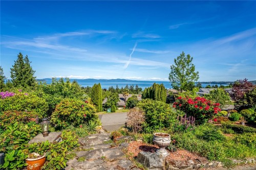 5200 Polson Terr, Saanich, BC 