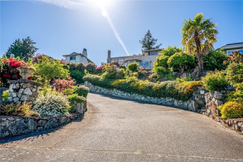 5200 Polson Terr, Saanich, BC 