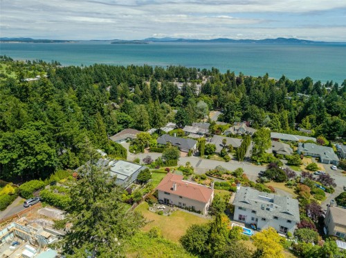 5200 Polson Terr, Saanich, BC 