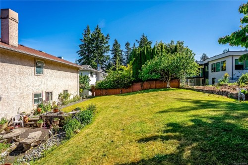 5200 Polson Terr, Saanich, BC 