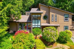 8705 Nash Pl North Saanich, BC V8L 4G9