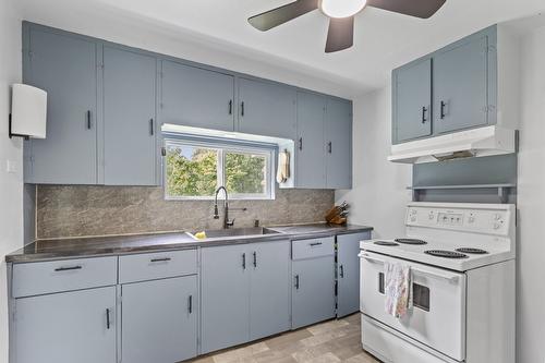 5510 Duck Creek Road, Wynndel, BC - Indoor Photo Showing Kitchen