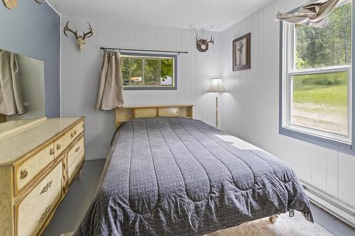 5510 Duck Creek Road, Wynndel, BC - Indoor Photo Showing Bedroom