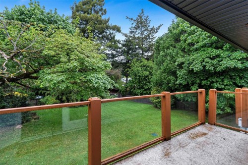 3910 Hobbs St, Saanich, BC 