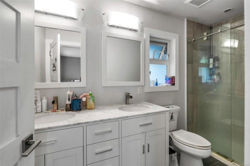 3910 Hobbs St, Saanich, BC 