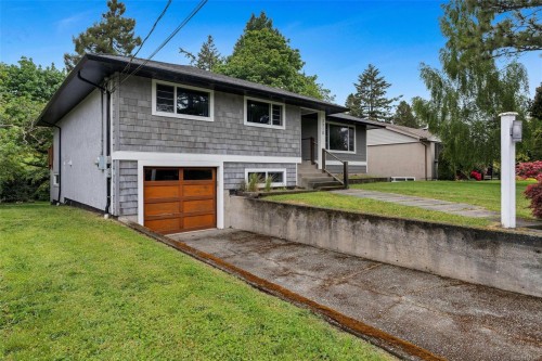 3910 Hobbs St, Saanich, BC 