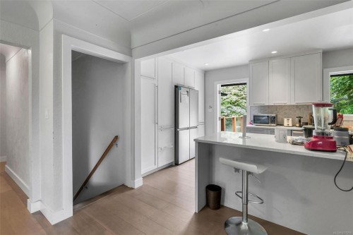 3910 Hobbs St, Saanich, BC 