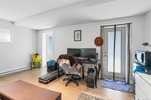 3910 Hobbs St, Saanich, BC 
