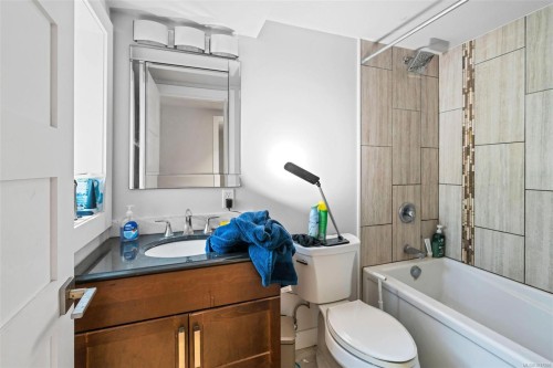 3910 Hobbs St, Saanich, BC 