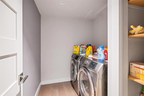 3910 Hobbs St, Saanich, BC 