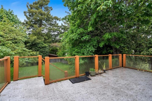 3910 Hobbs St, Saanich, BC 