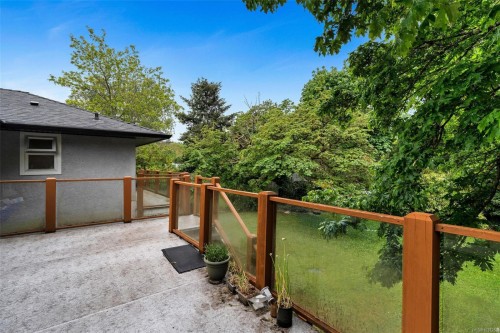 3910 Hobbs St, Saanich, BC 
